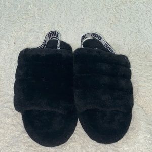 NW UGG SLIPPERS SIZE 6